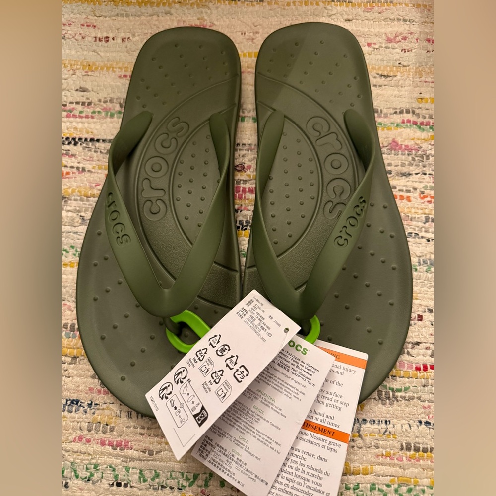 CROCS woman’s size 9 Olive Green Flip Sandals new